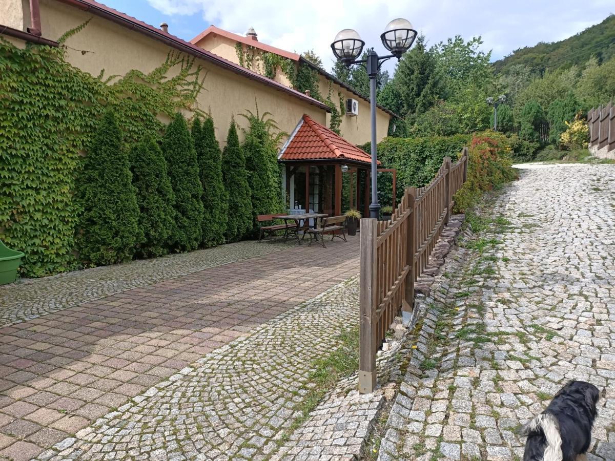 A Pousada Zielone Wzgórze Wałbrzych Exterior foto